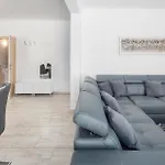 Luxurious In 펜션 포레치