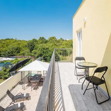 Cozy In With Kitchen Пореч