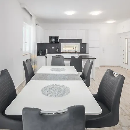 בית נופש Cozy In With Kitchen